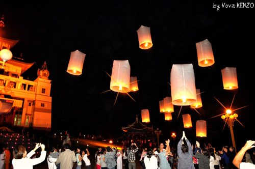 ceremony of present to the Buddha light