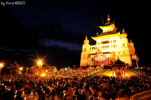 ceremony of offerings to the Buddha light